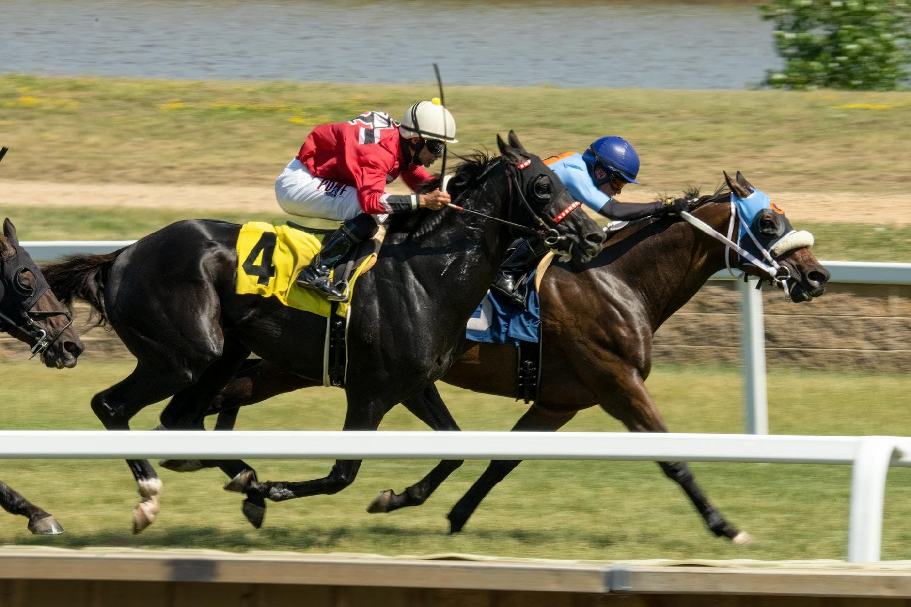 Emerald Downs opens 30th meet with sunny forecast, strong horse supply