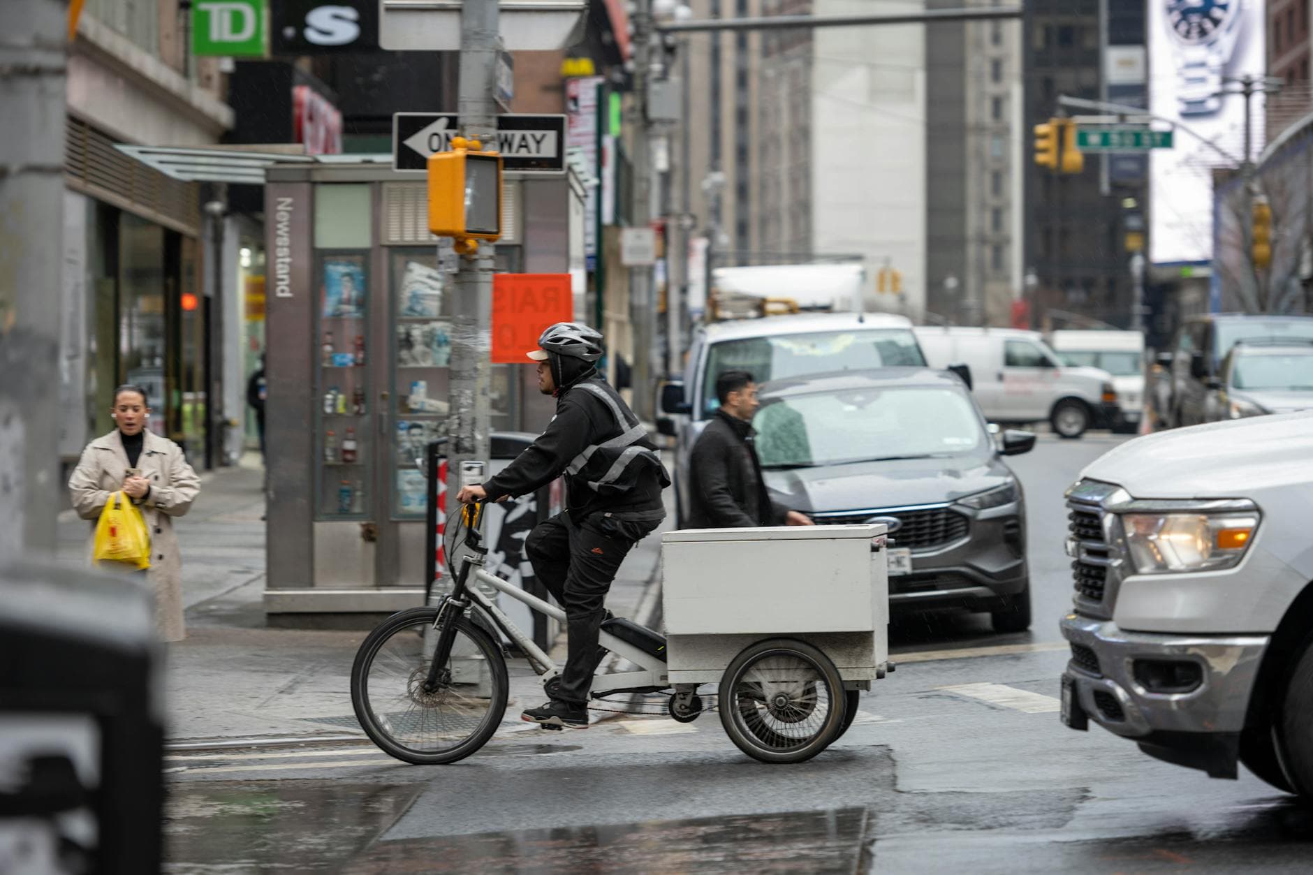 NYC sets $22.13 minimum pay for app delivery workers