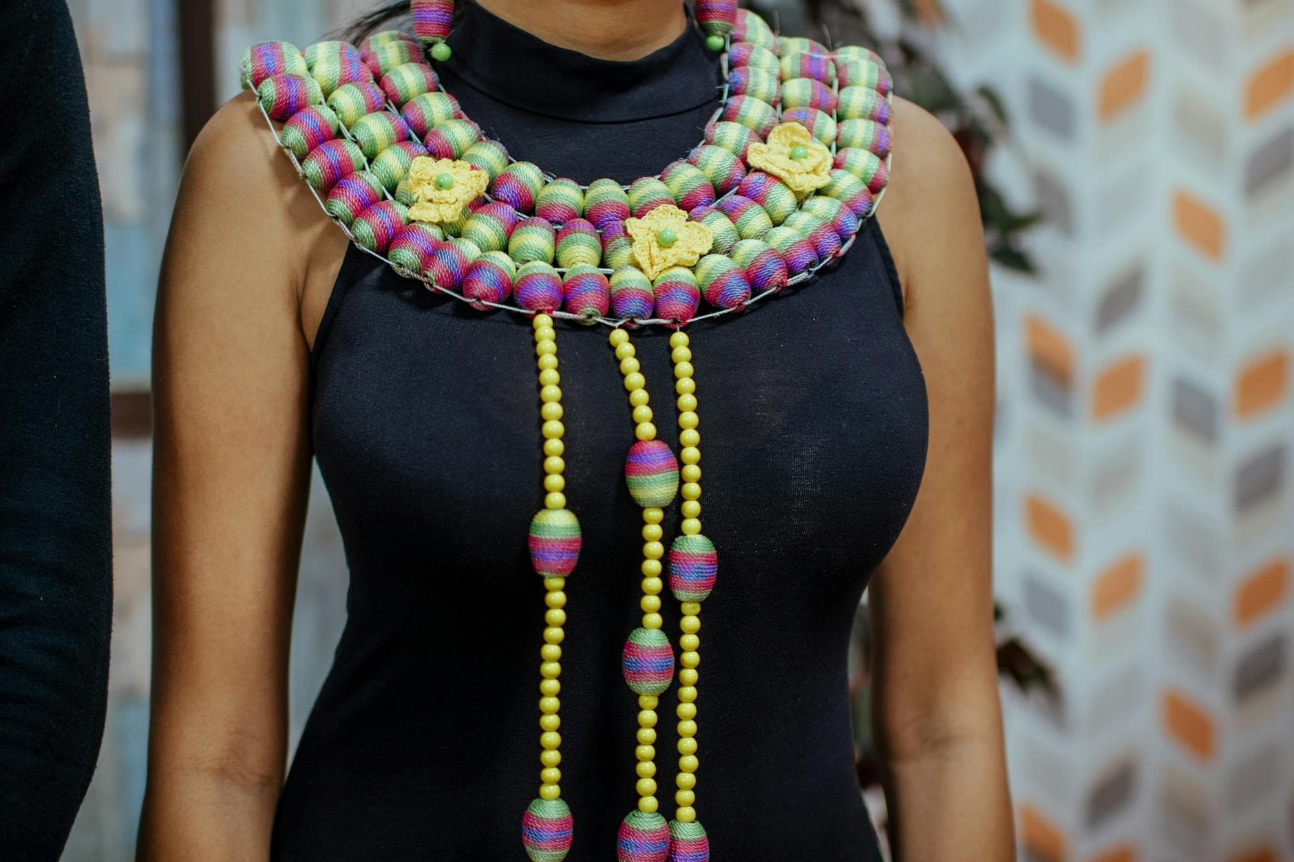 Chunky beaded necklaces return as a bold anniversary gift trend