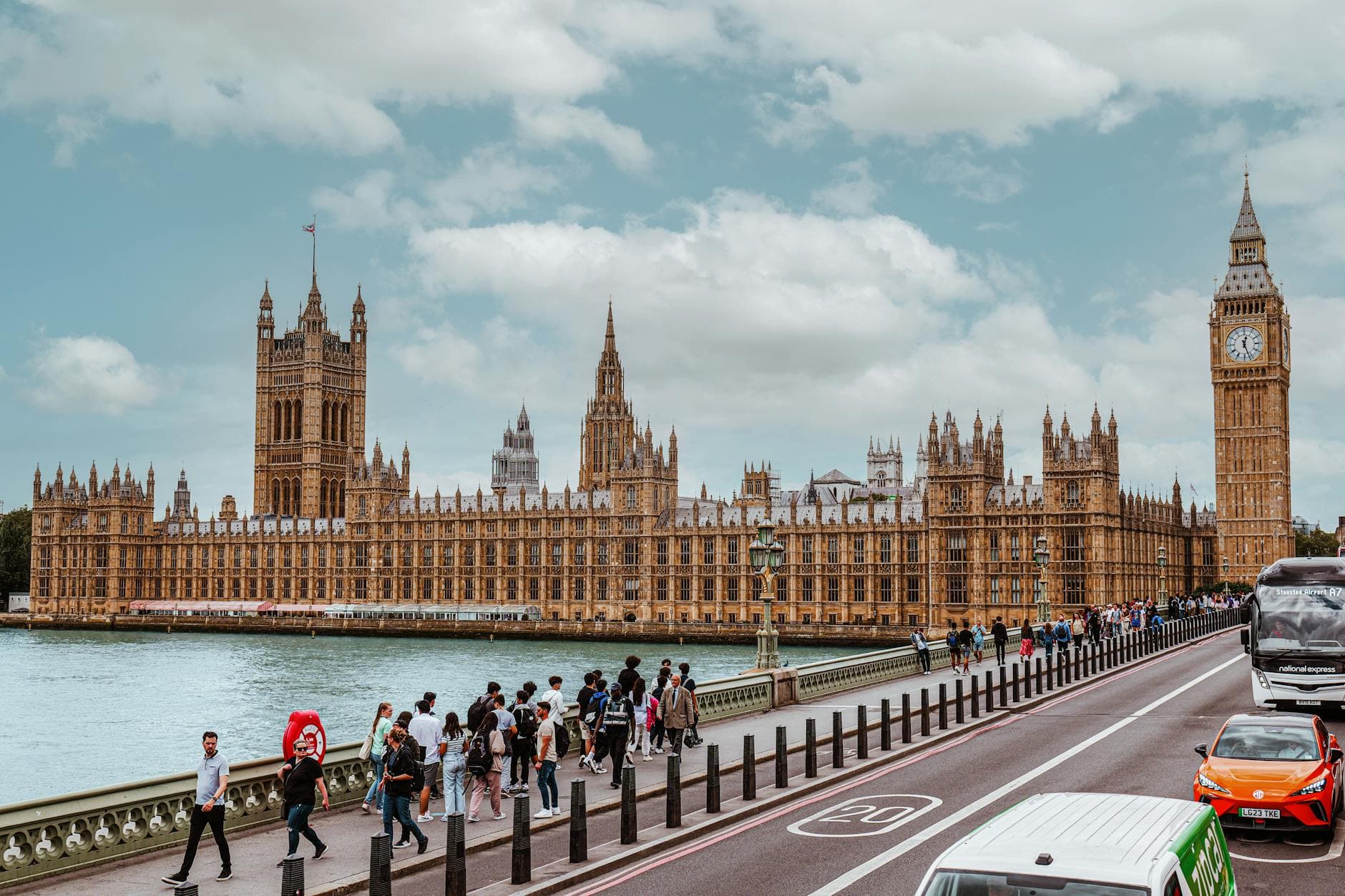 Burnham eyes Westminster seat as route to challenge Starmer