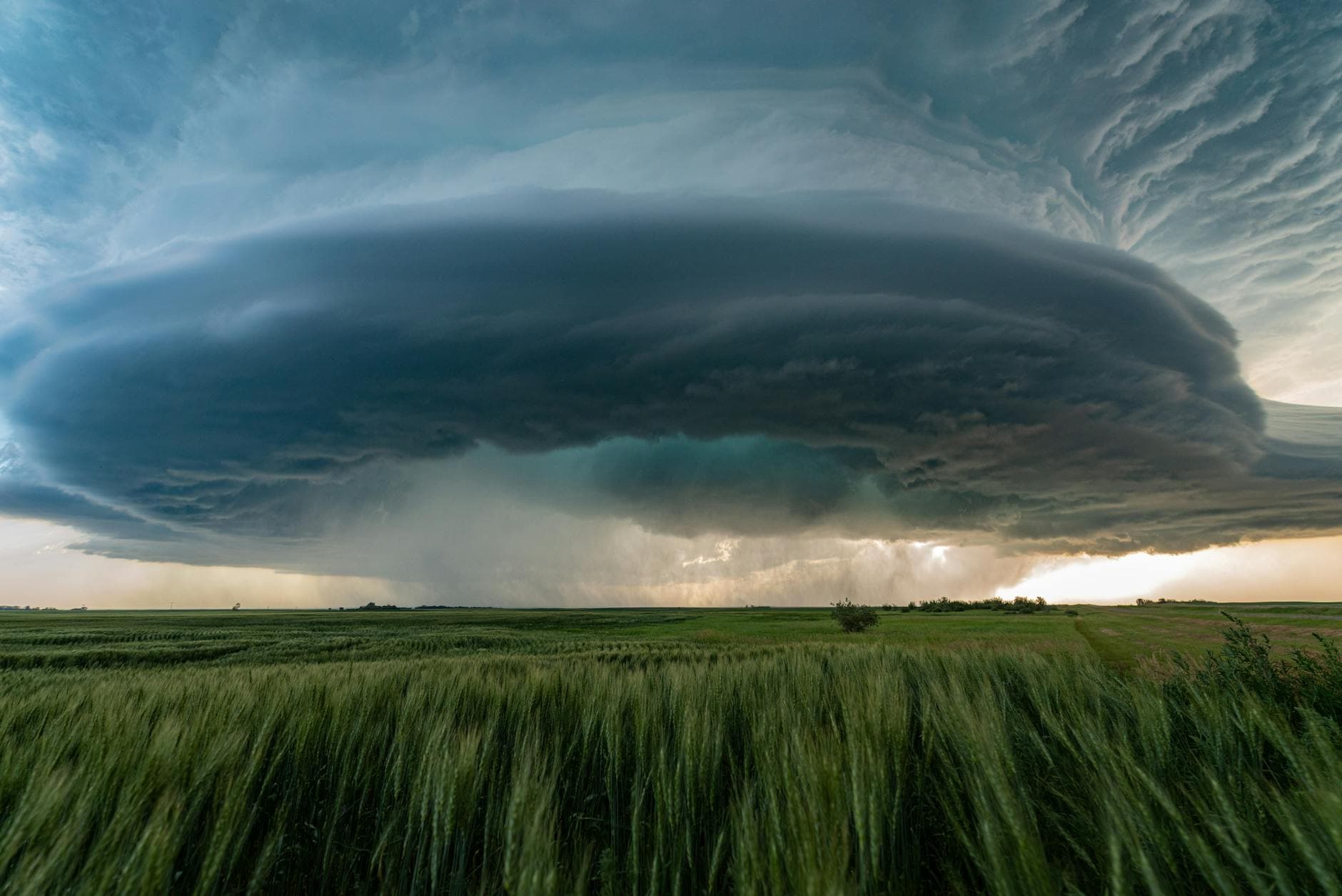 Severe storms threaten Plains and Midwest with hail, tornado risk