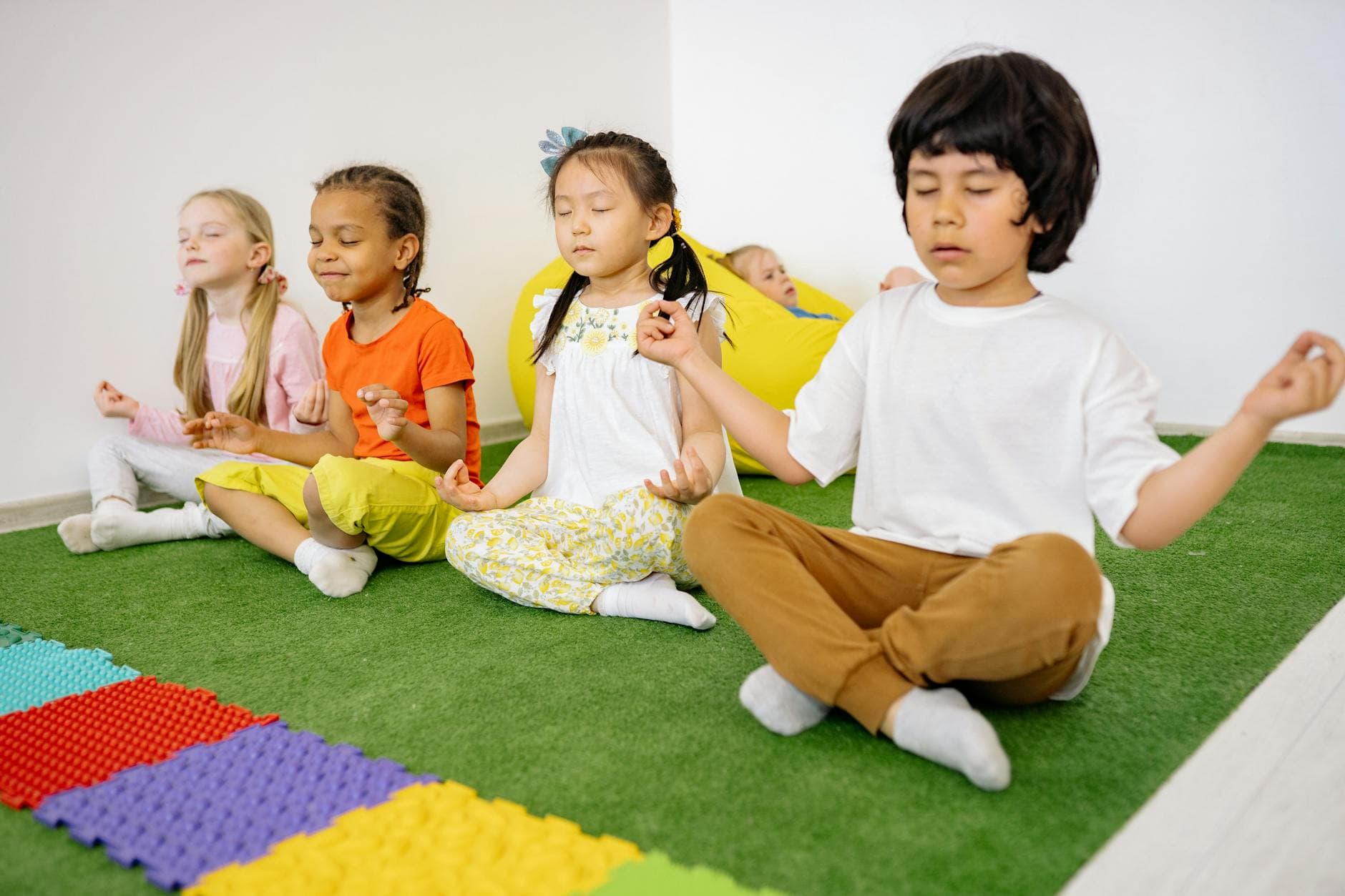 Study maps how mindfulness helps children and young people