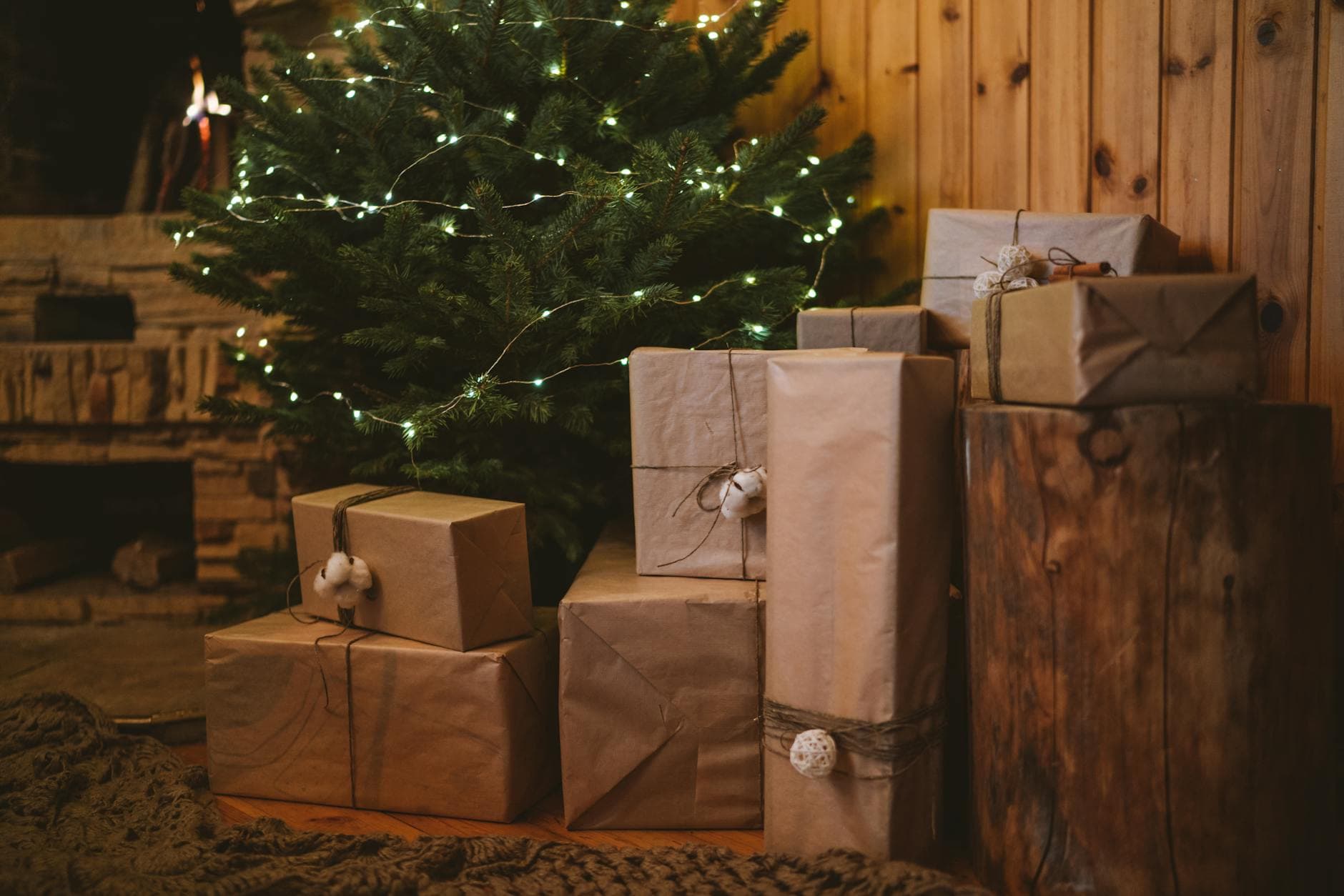 Cozy holiday gifts for everyone who loves comfort and warmth