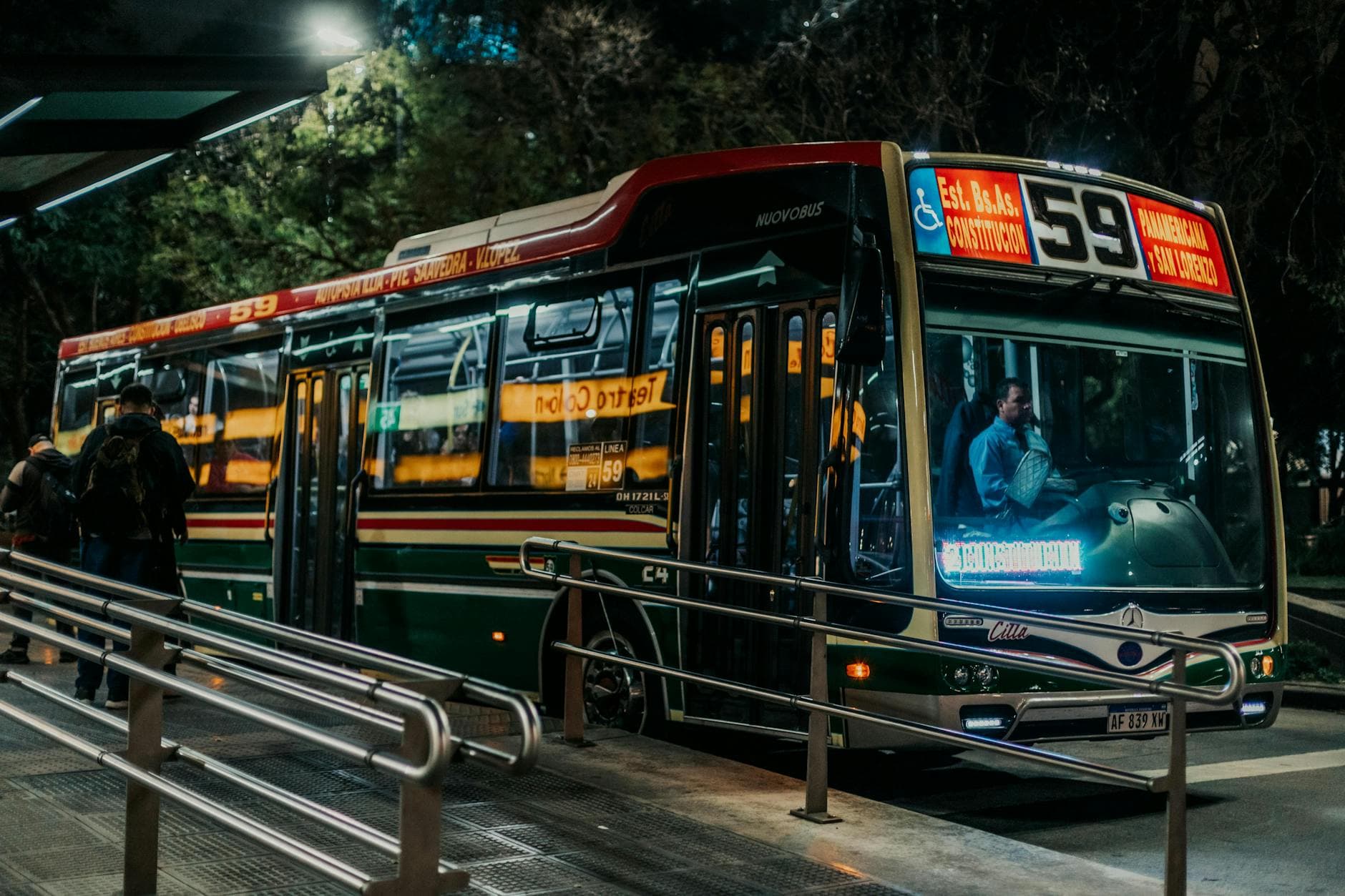 Rising gas prices push more Americans toward public transit