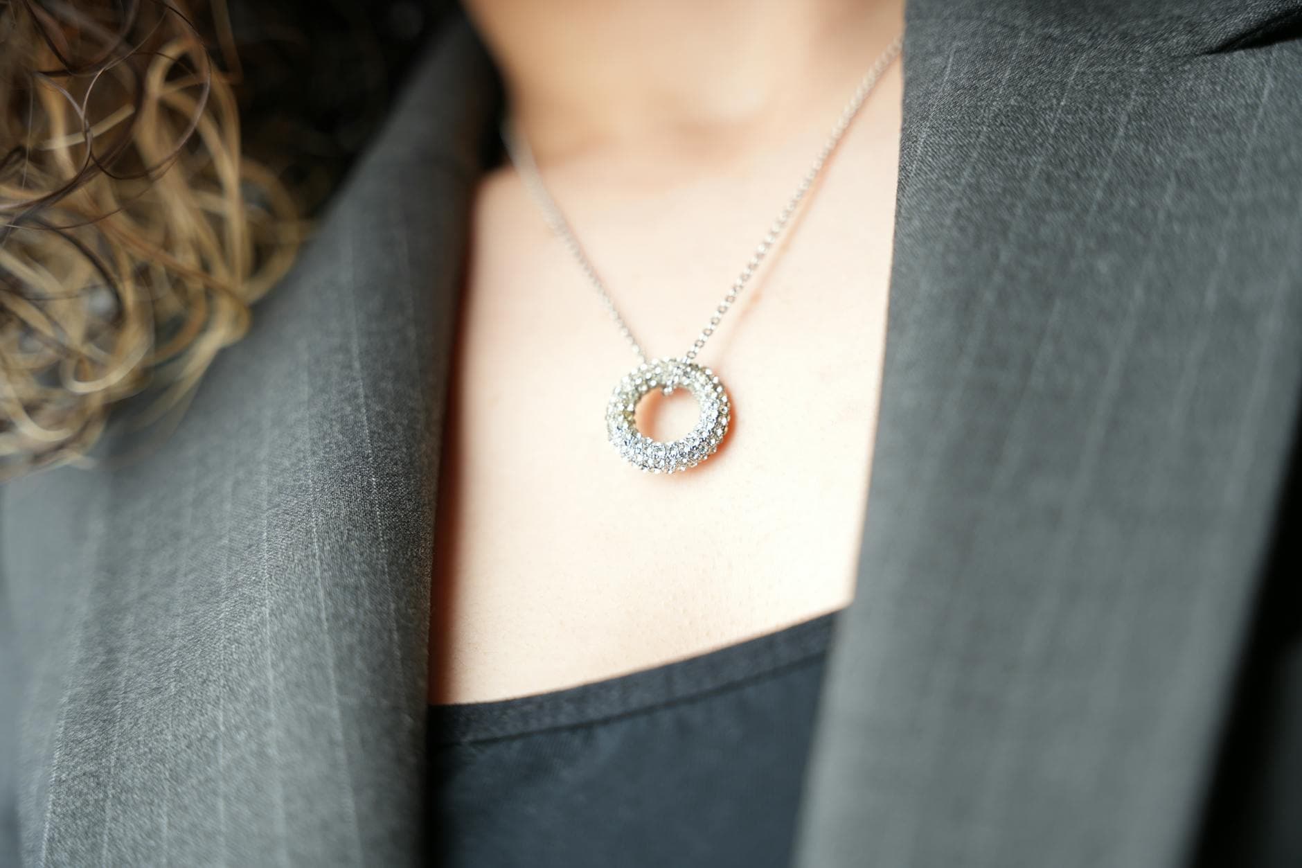 Mixed metals and statement pendants define 2026 jewelry trends