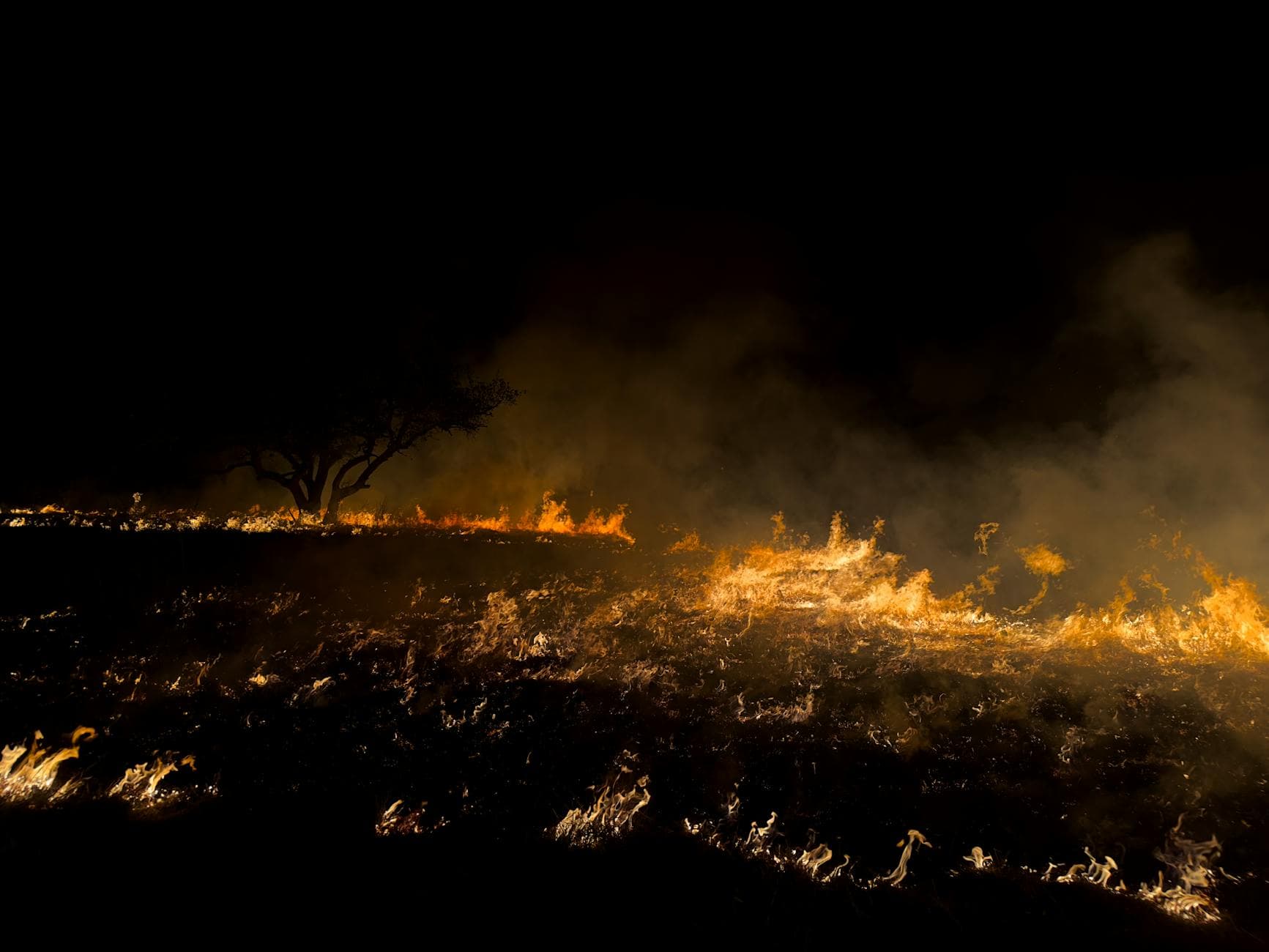 Sandy Fire burns in Simi Valley, forces evacuations and school lockdowns