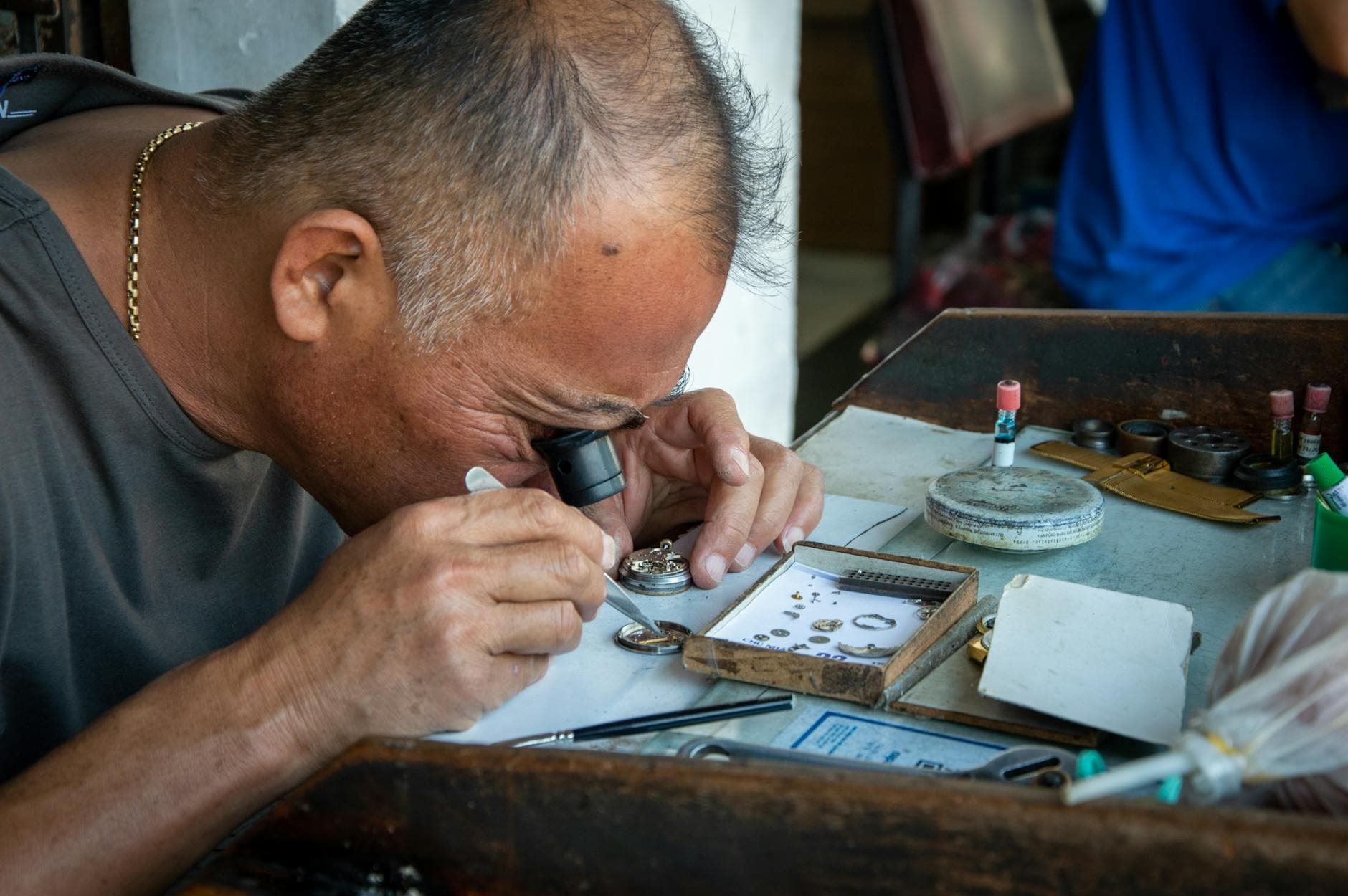 How to buy and sell vintage jewelry with confidence