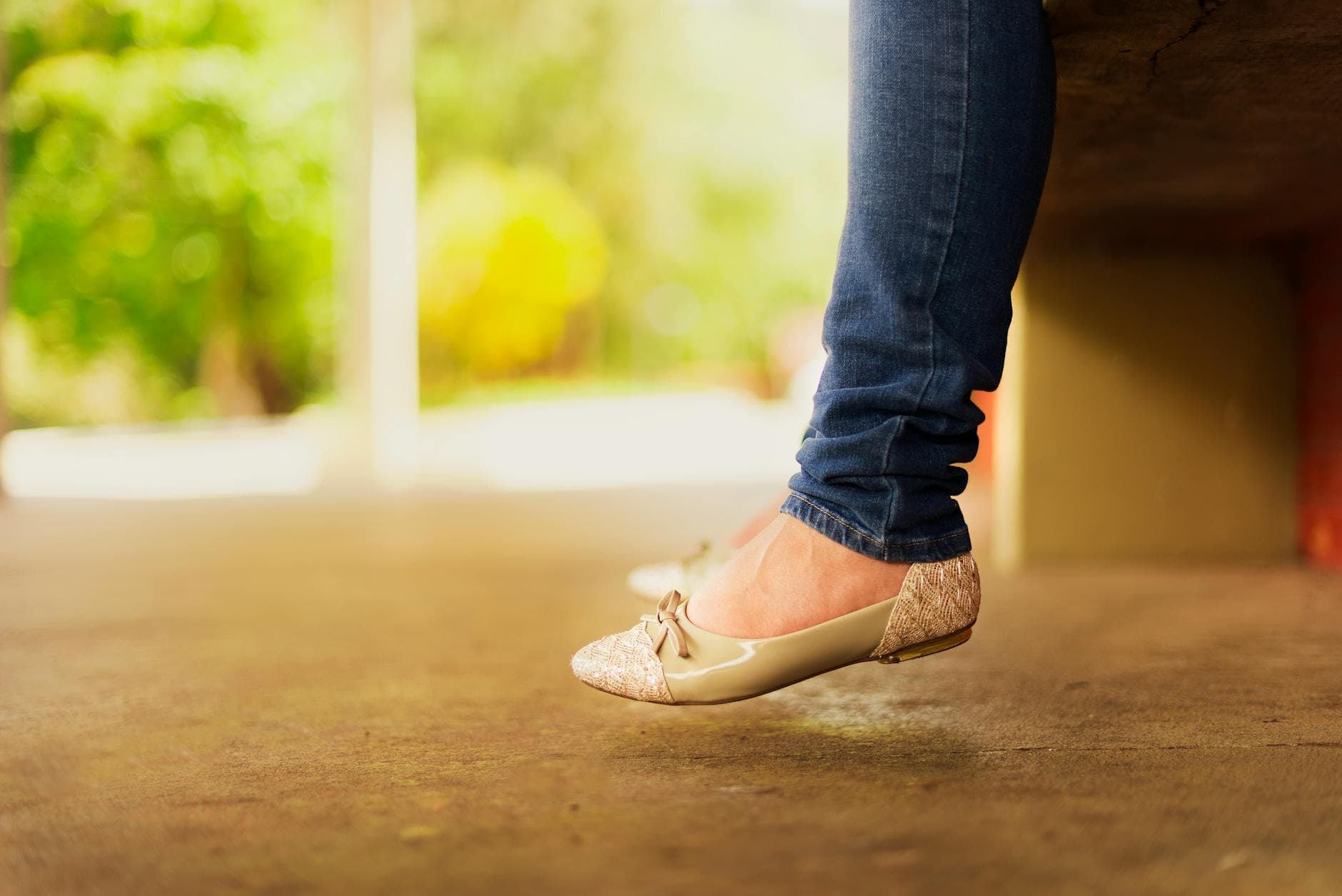 Harper’s Bazaar updates jeans-and-flats formula for office-ready dressing