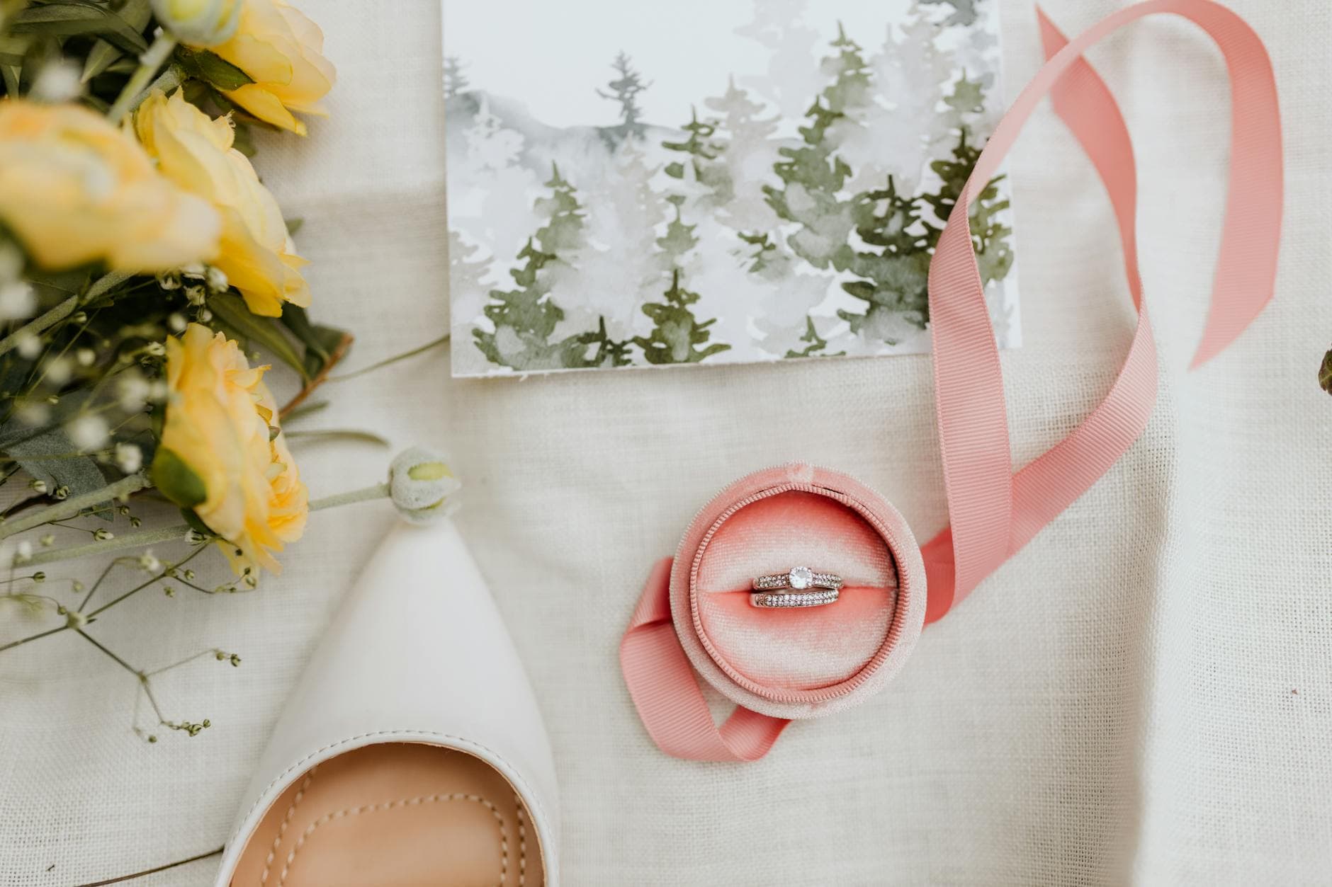Jye's International wins Diamond Over 5K with Floral Ribbon ring