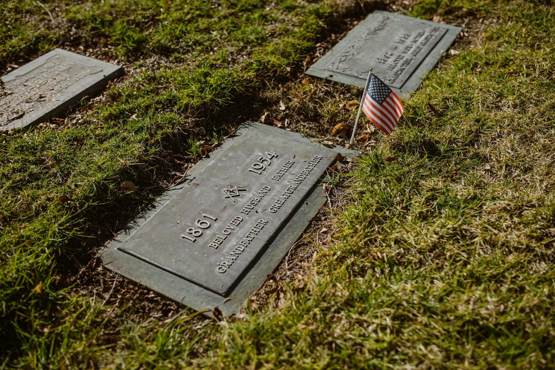 Sterling cemetery sets Memorial Day rules for gravesite decorations