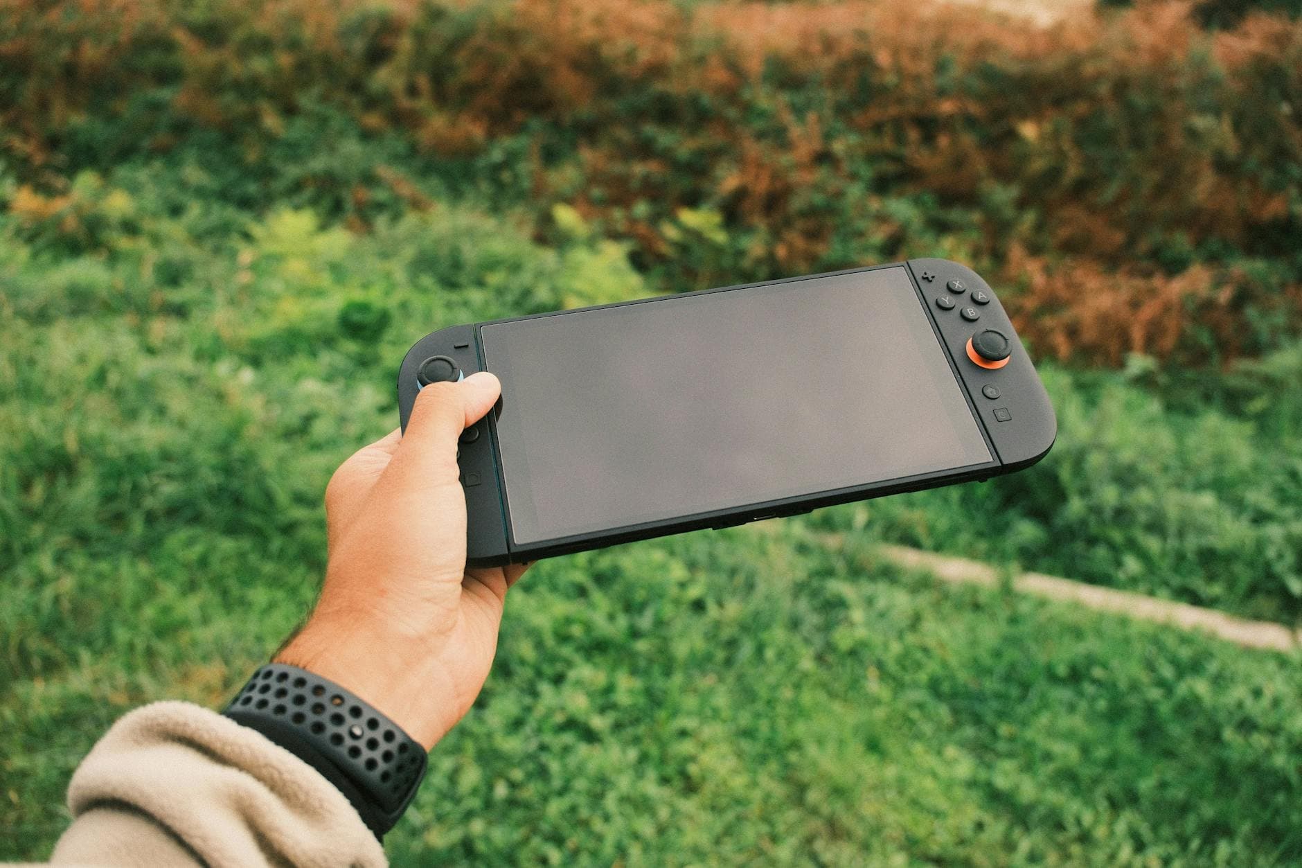 GAMEMT E5 ModX videos show a modular handheld in action