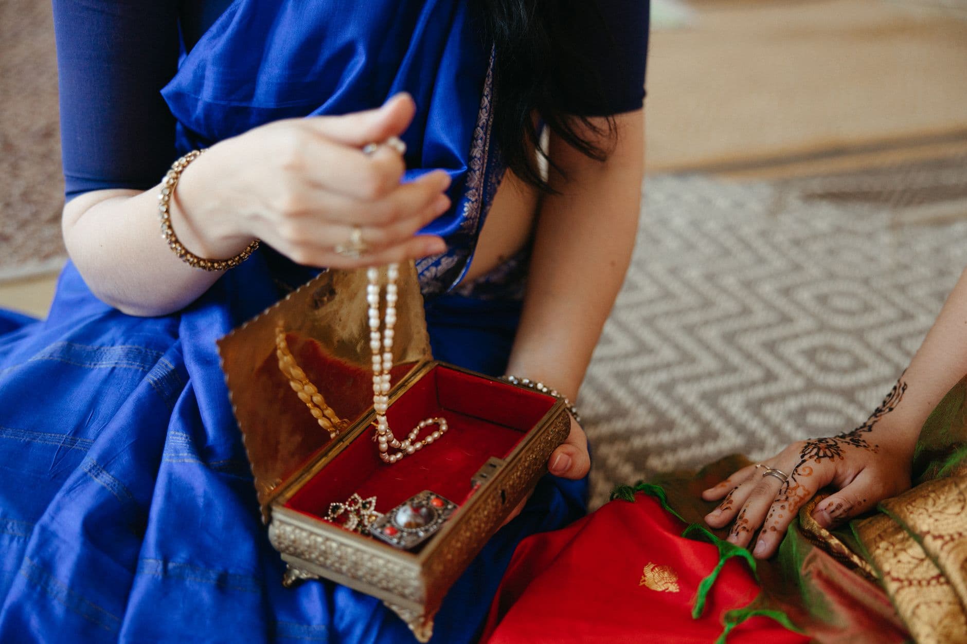 Gift ideas for her anniversary, from cozy picks to luxe jewelry