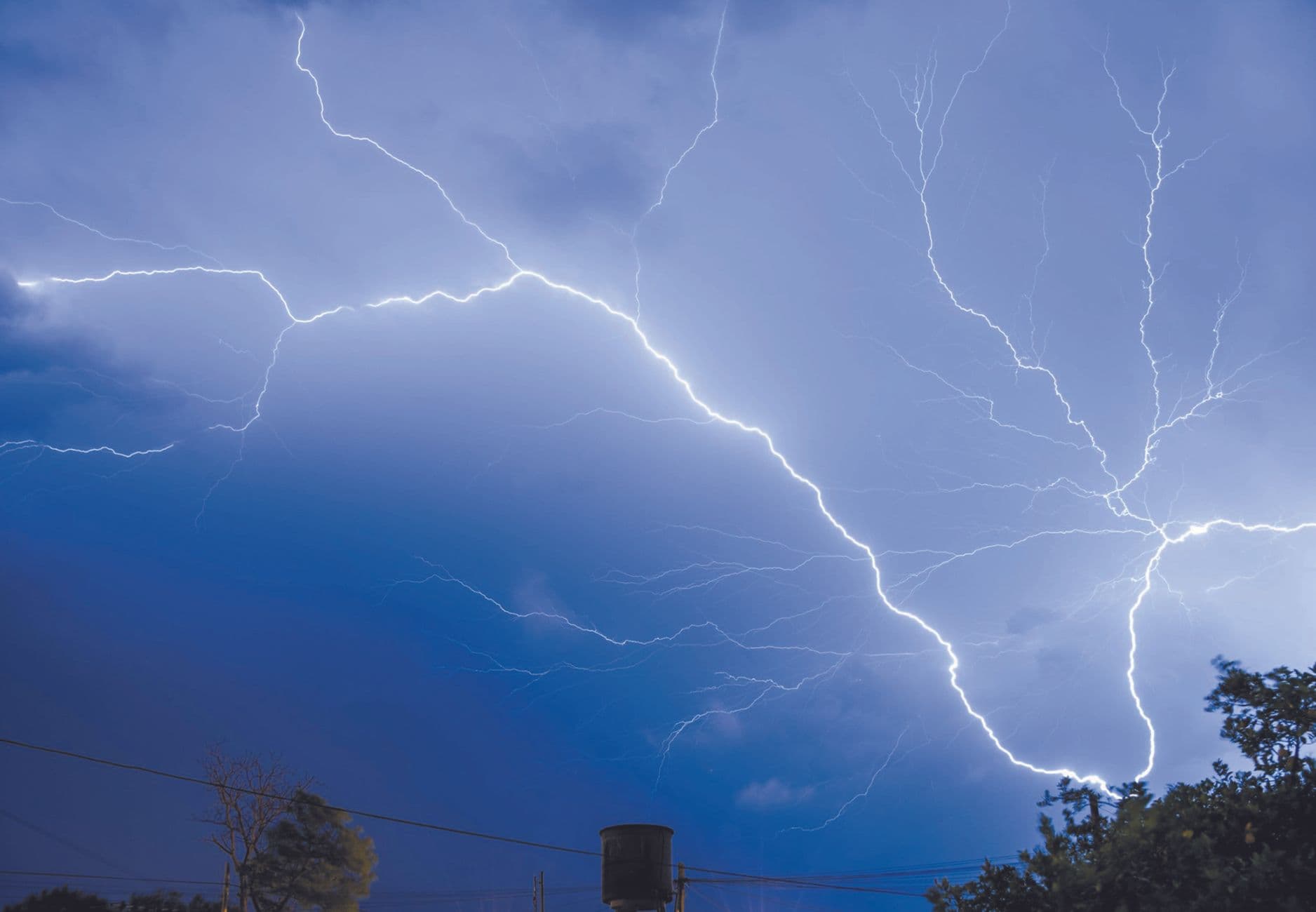 Severe thunderstorm warning hits McDowell County, storm near War moves east