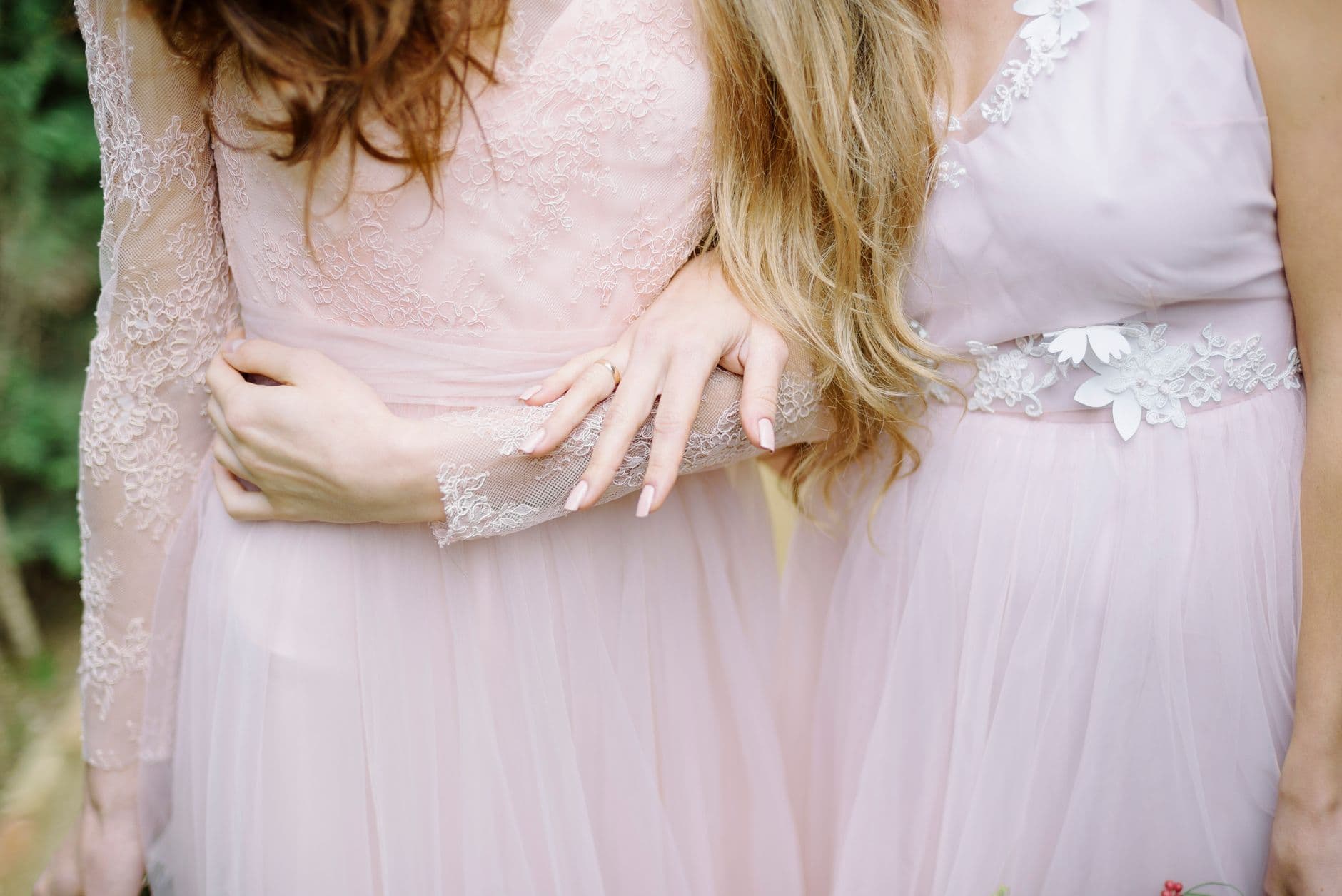 Summer 2026 bridesmaid style embraces mix-and-match, soft neutrals and prints