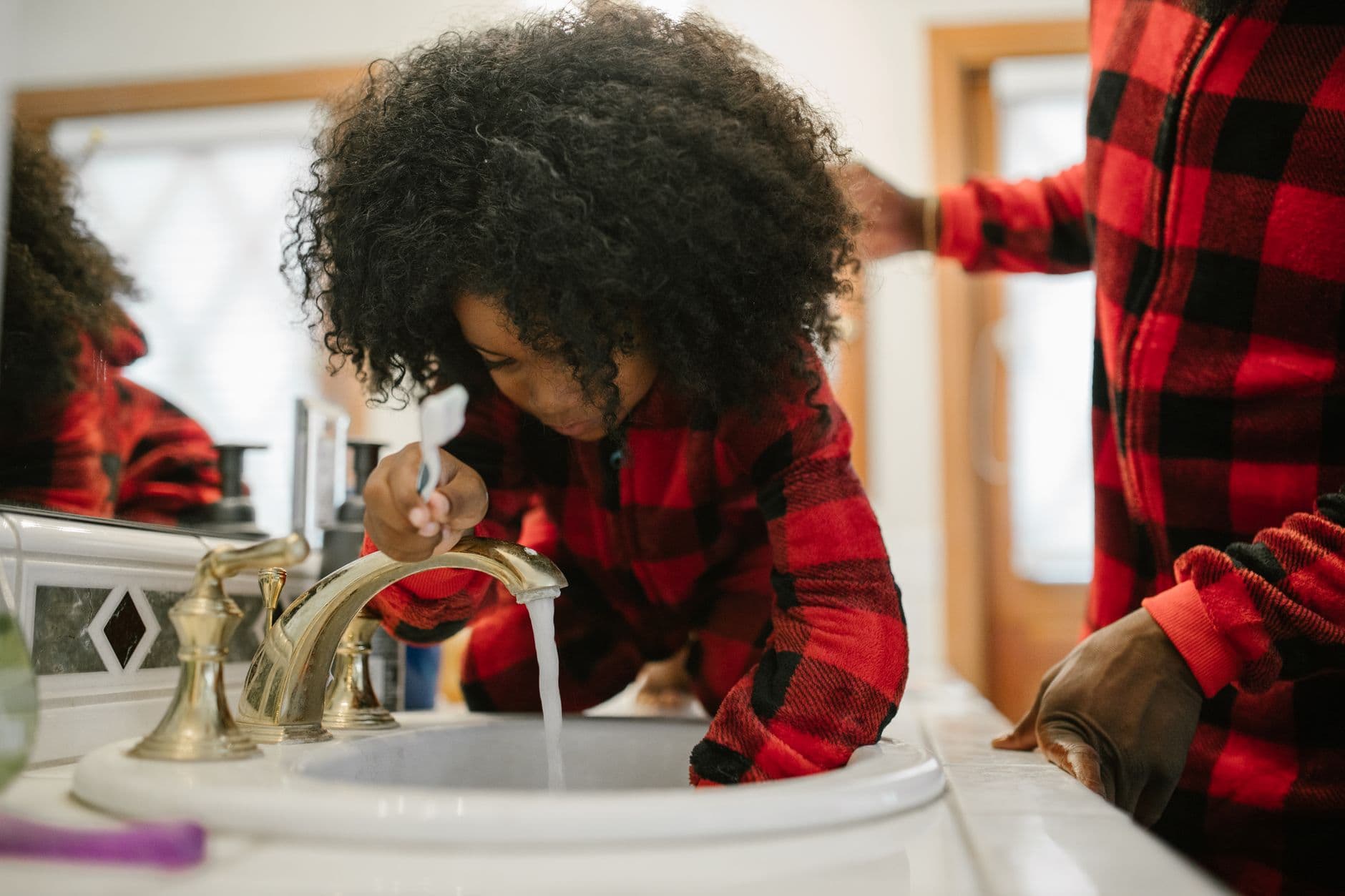 Study finds people share a quarter of oral and gut microbes at home