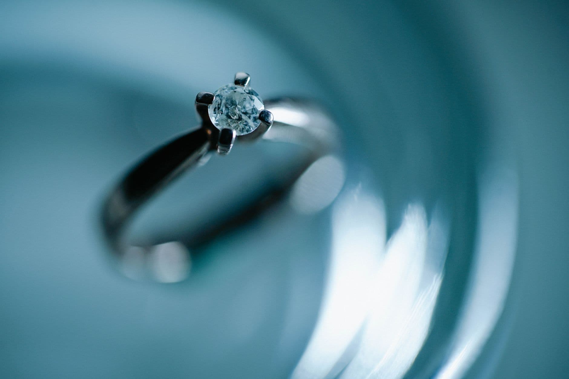 Round-cut engagement rings remain the bridal market’s timeless classic