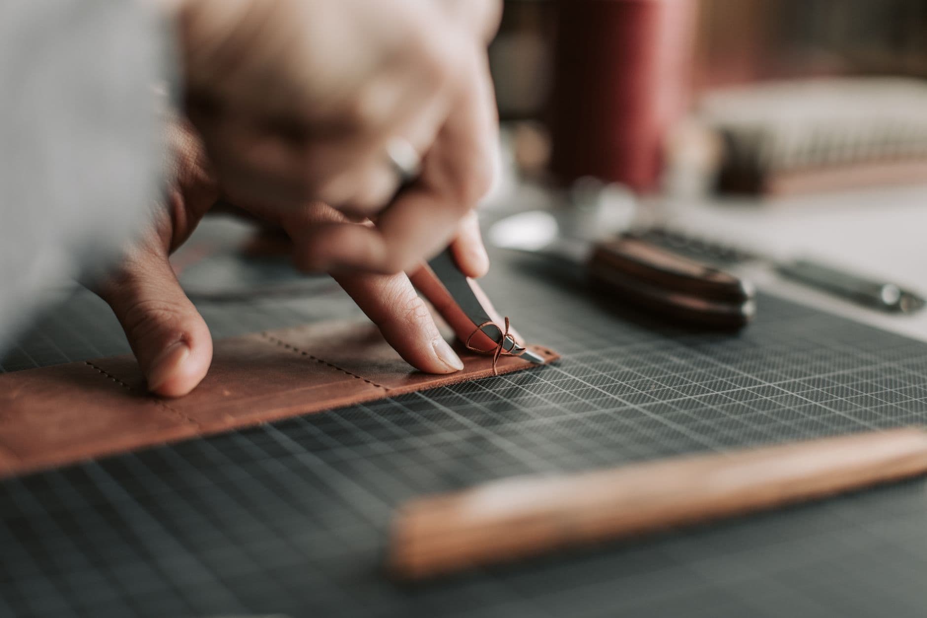 Leathercraft stitching guide explains hand stitching and saddle stitch strength