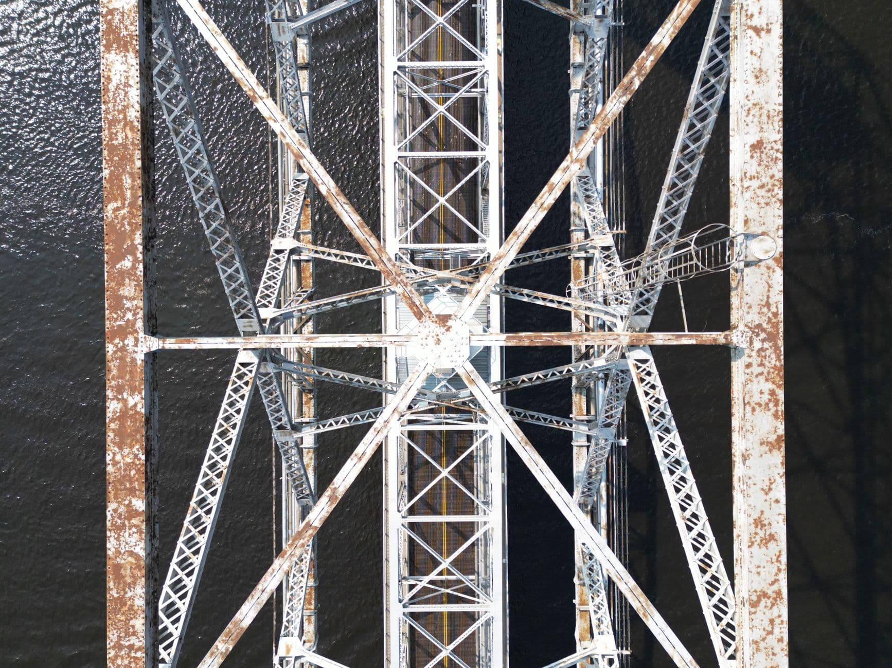 Walthers expands Cornerstone line with HO bridge and N scale oil platform