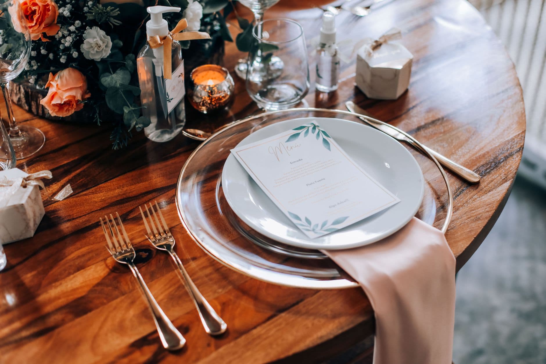 How menu and seating cards improve baby shower flow