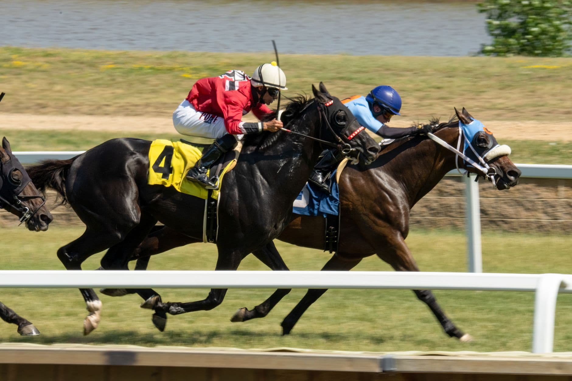 Yves Turcotte wins Avelino Gomez Memorial Award, joins brother Ron