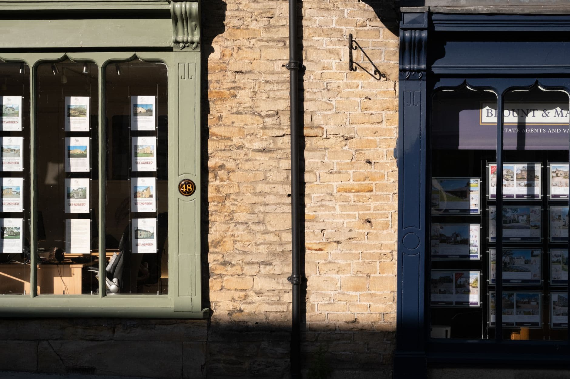 How to protect yourself from gazundering in the UK housing market