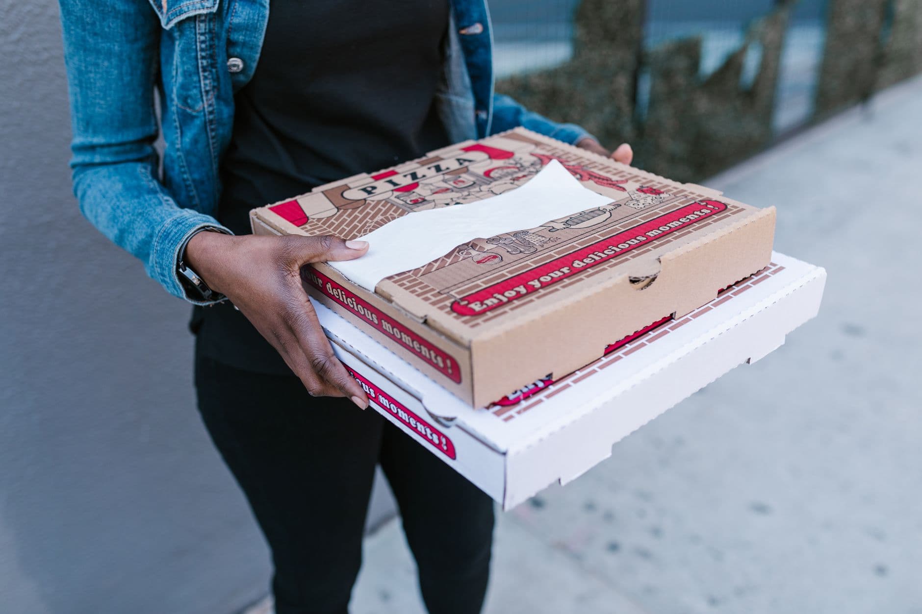 Pizza Hut workers get plain-English guide to tipped wage rights
