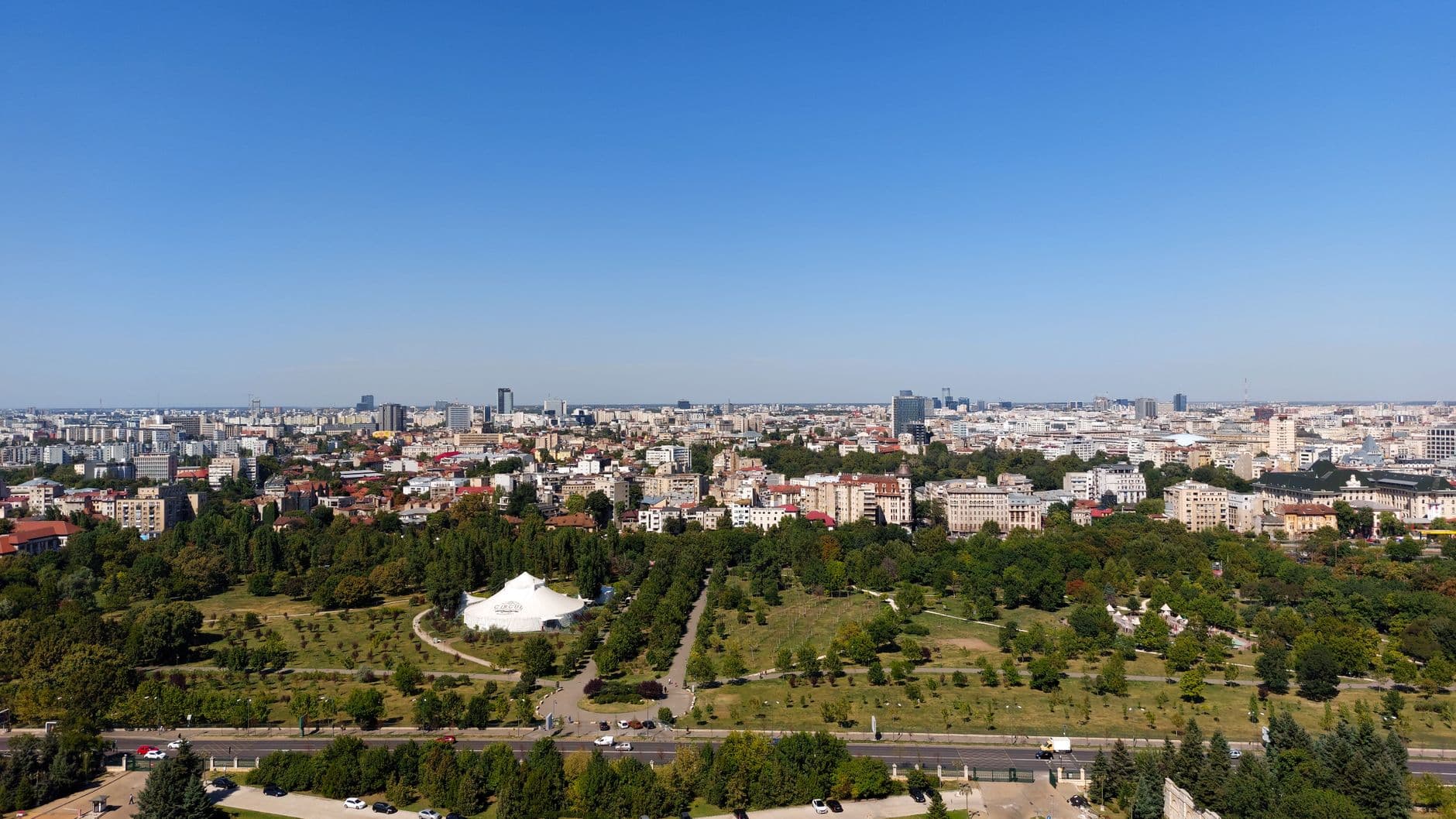 Fitch warns Romania's political turmoil could derail deficit cuts