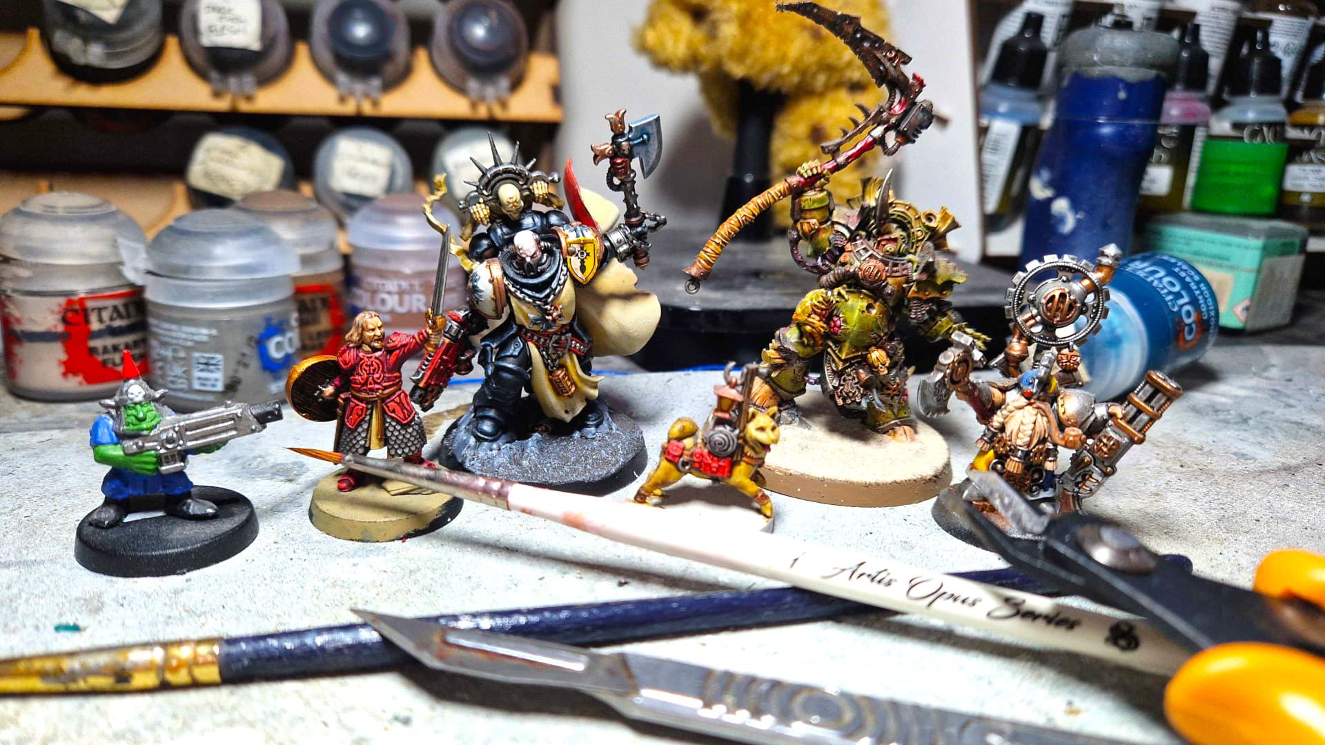 Warhammer Community explains miniature painting techniques for beginners