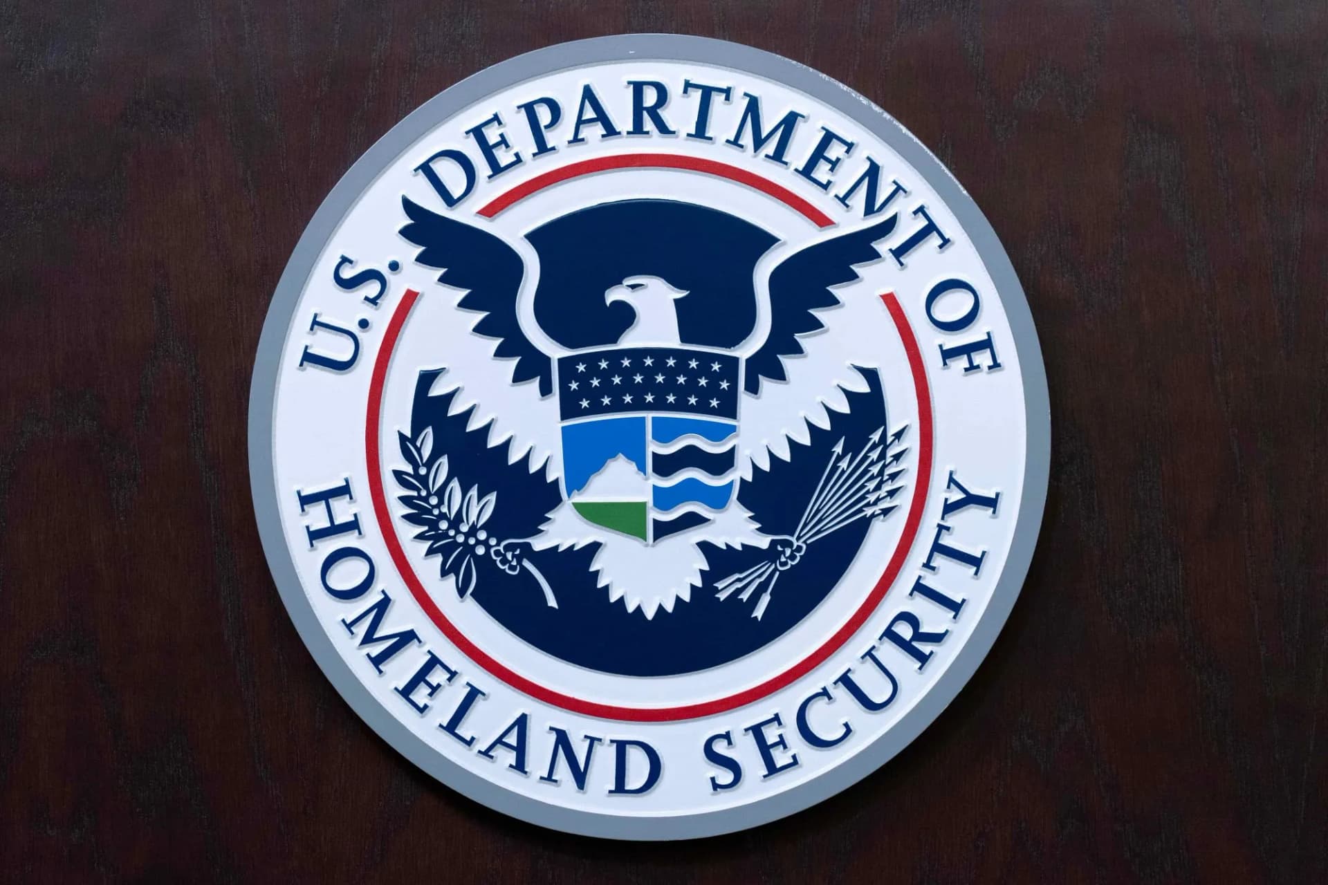 DHS caps foreign journalists’ U.S. stays at 240 days, 90 for Chinese reporters