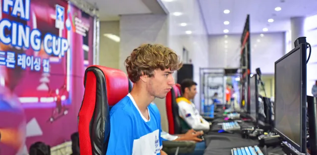 France’s Swan Versmissen becomes first FAI e-Drone Racing World Cup champion