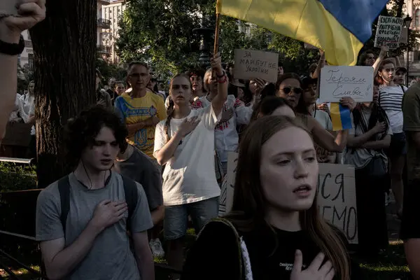 Protesters demand Ukraine’s commander-in-chief be dismissed