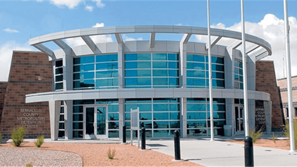 MDC employees urge Bernalillo County to replace jail leadership