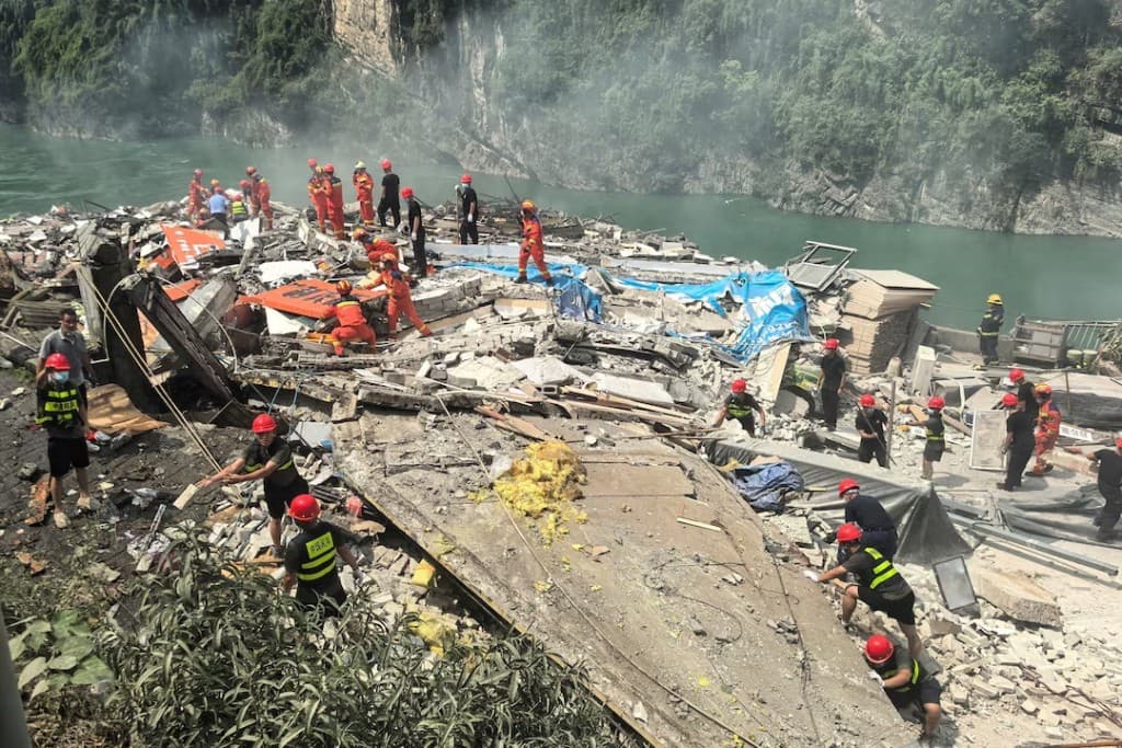 China landslide kills 8, leaves 34 missing in Chongqing