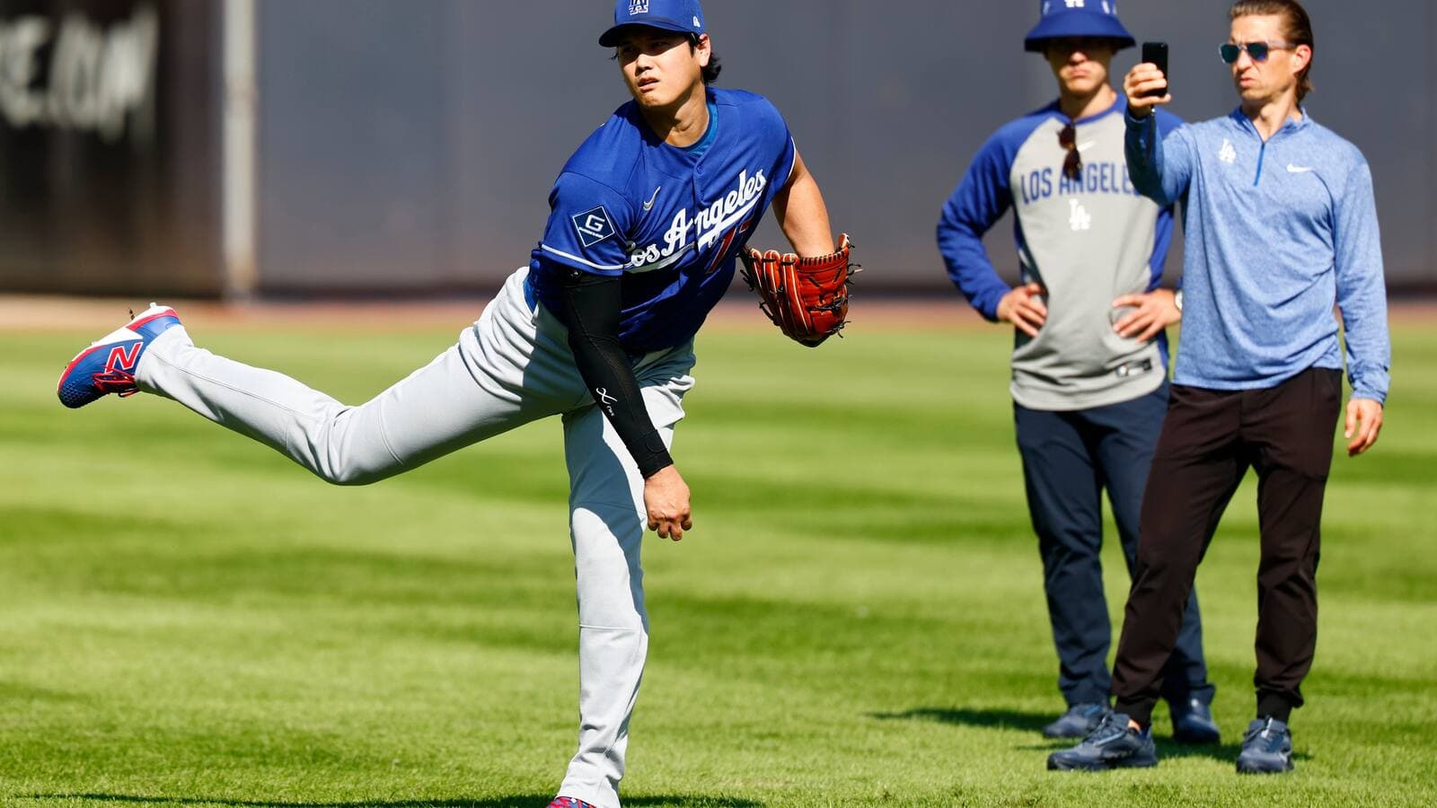 Dodgers expect Shohei Ohtani to throw off mound this week