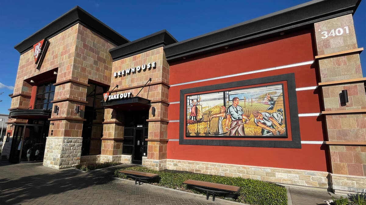 Union push at BJ’s Restaurants California store highlights worker frustrations