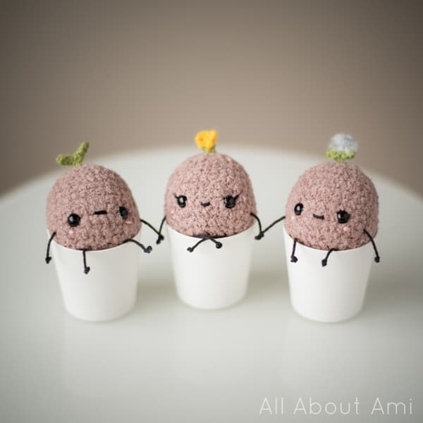 All About Ami shares quick Dandelion Dirt amigurumi pattern
