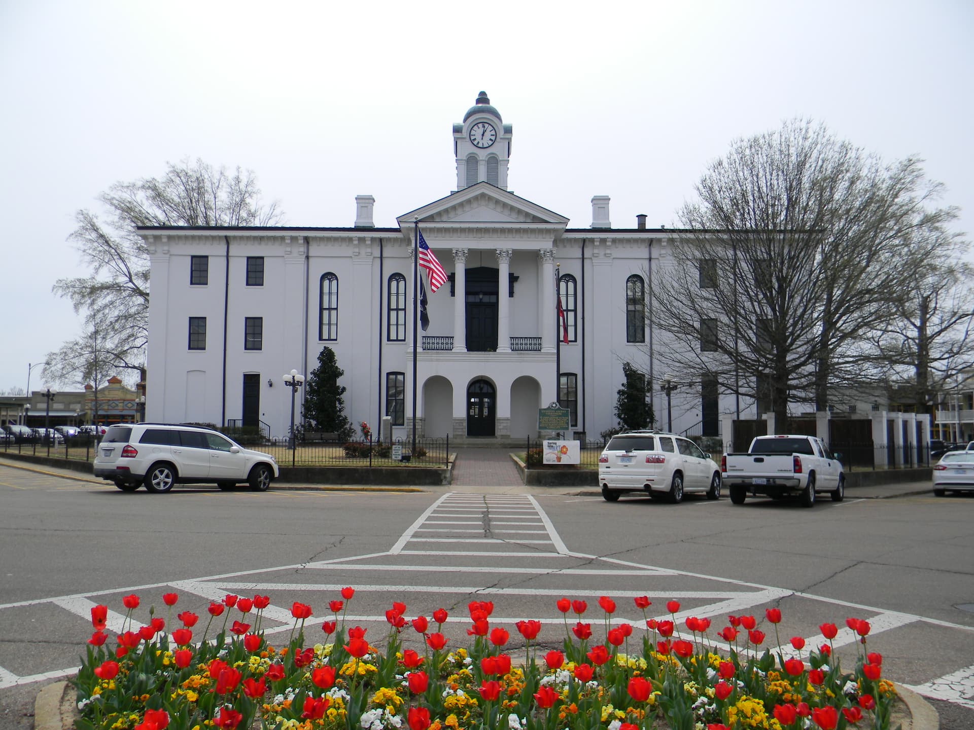 Oxford Courthouse Square historic district preserves 72 historic resources