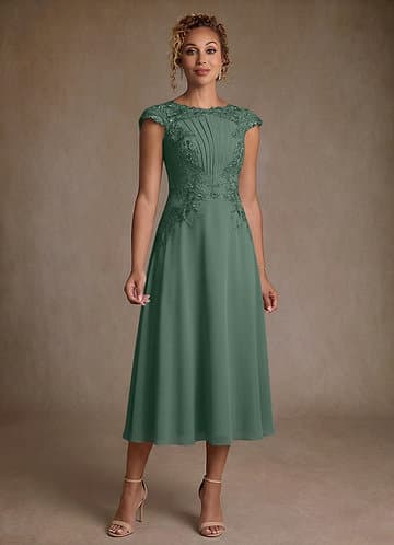 How petite mothers of the bride can look taller in formalwear