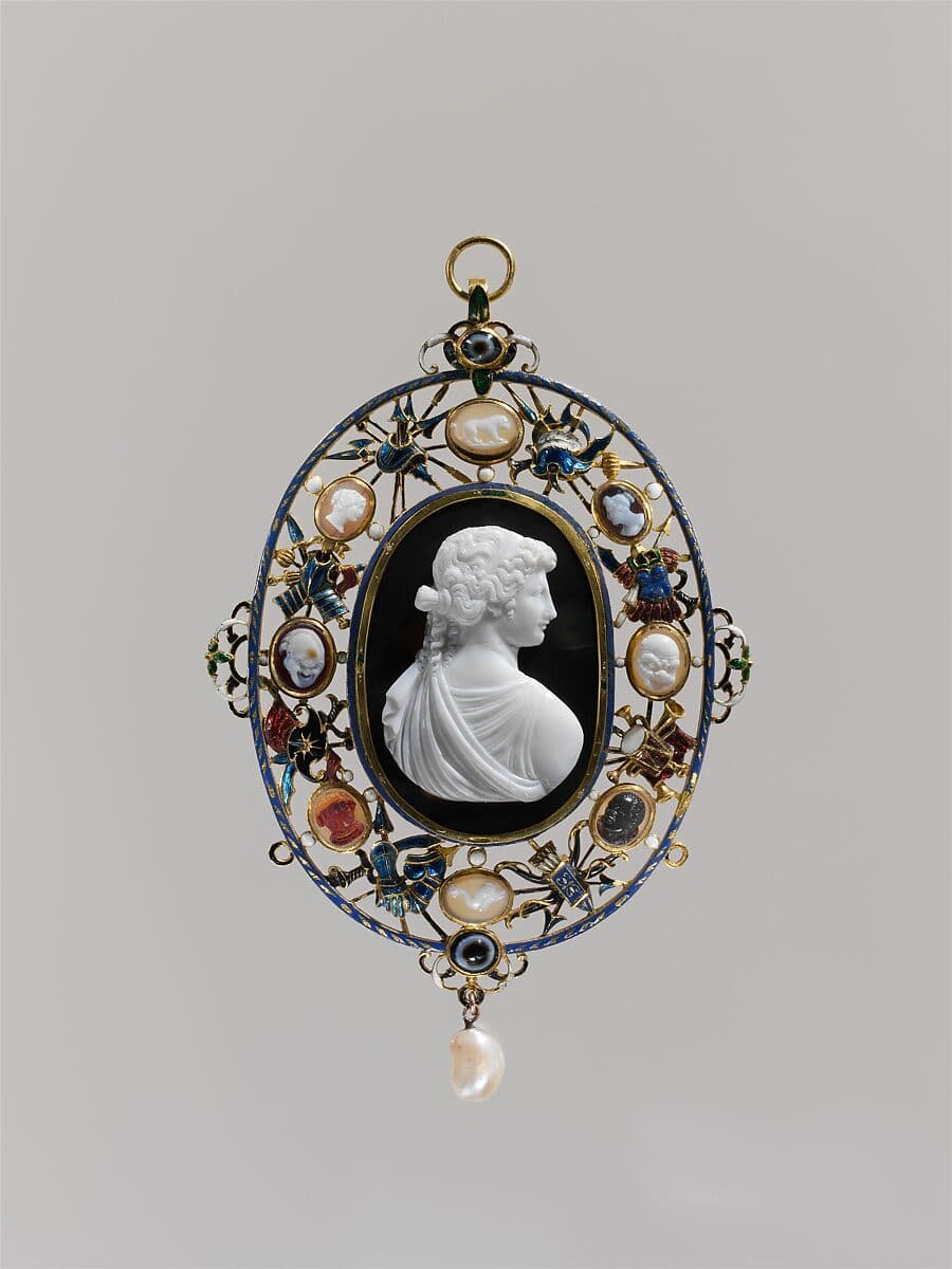 How cameo jewelry turned personal symbolism into wearable art