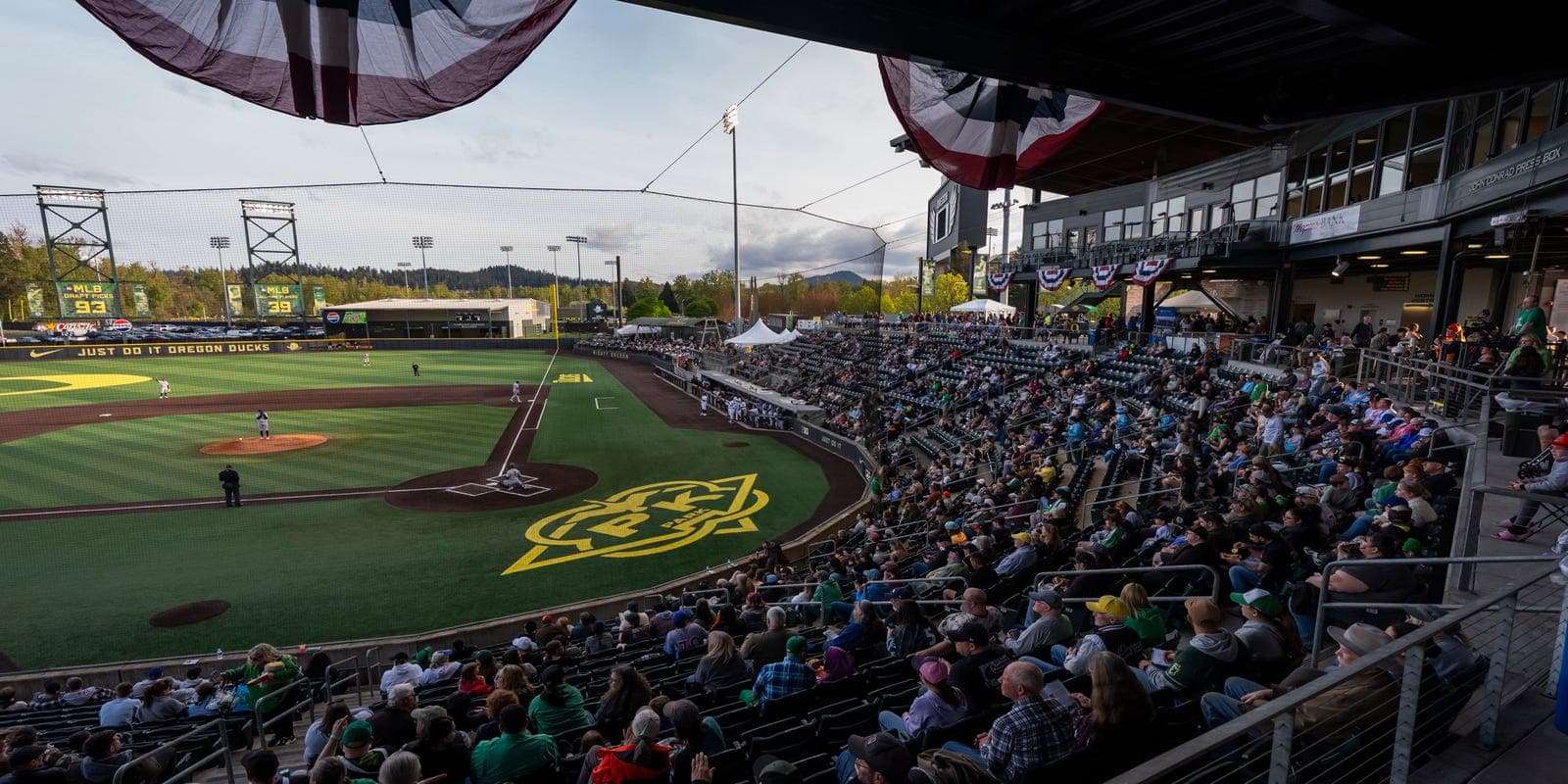 Woman sues University of Oregon, Eugene Emeralds for $500,000 after ballpark injury