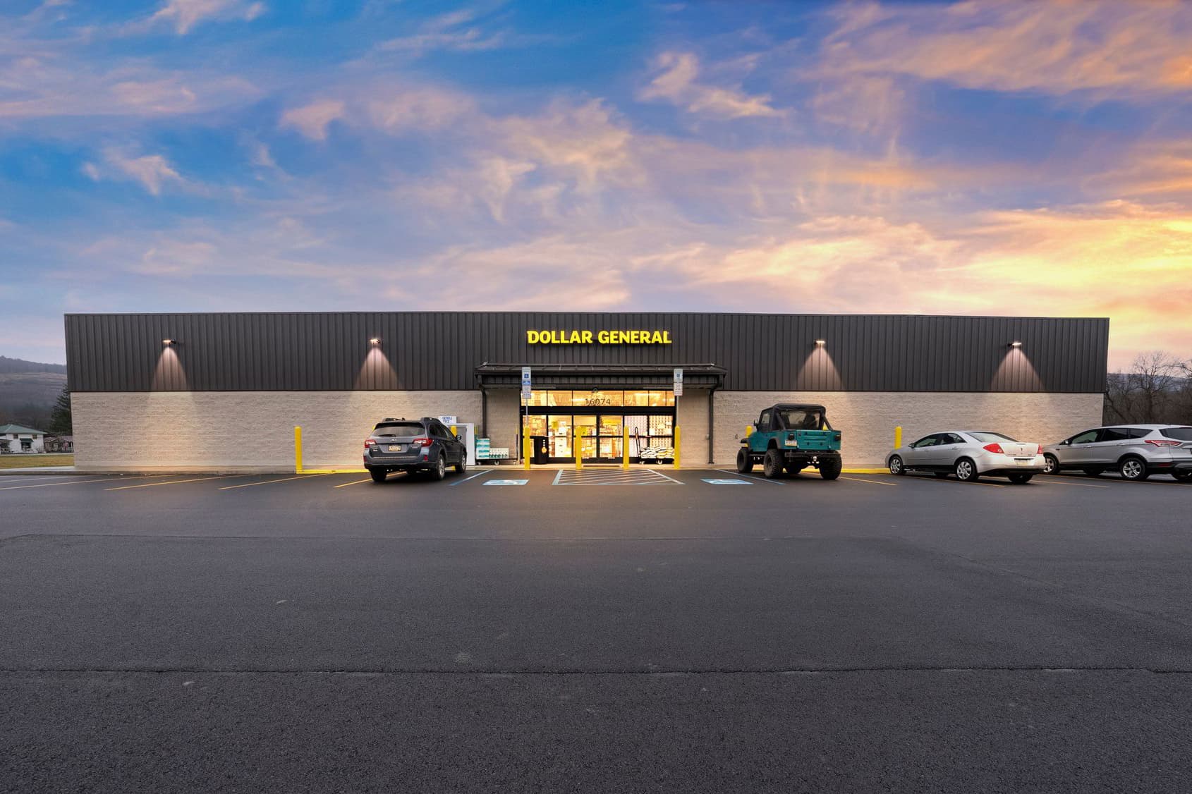 CBRE arranges $22.7 million sale of 18 Dollar General stores
