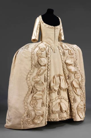 How brides bought wedding clothes before modern retail