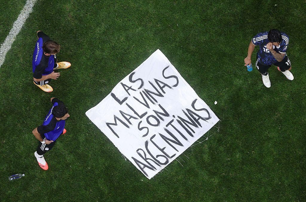 UK calls for Fifa probe after Argentina's Falklands banner