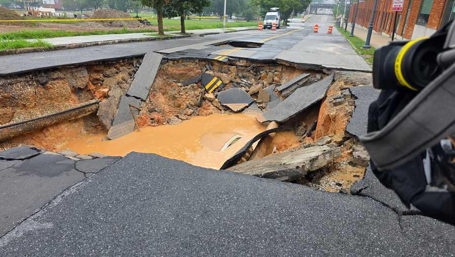 Car falls into Baltimore sinkhole, driver escapes uninjured