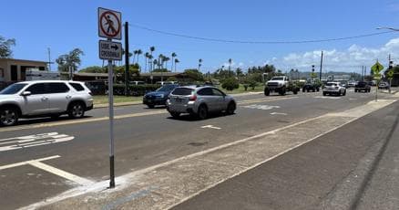 DOT adds no-crossing signs on Kuhio Highway in Kapaa