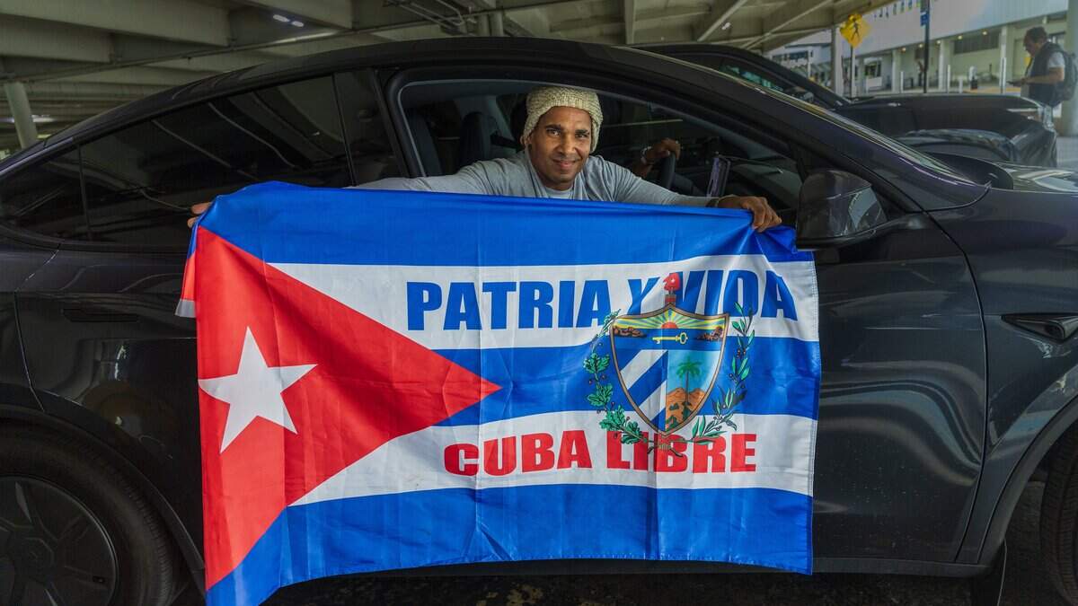 Cuban dissident artist Luis Manuel Otero Alcántara arrives in Miami