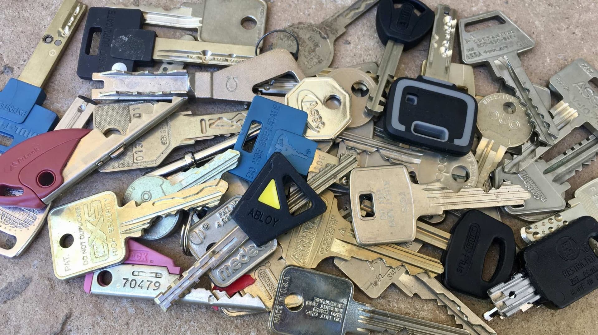 How high-security locks use sidebars to challenge lockpickers