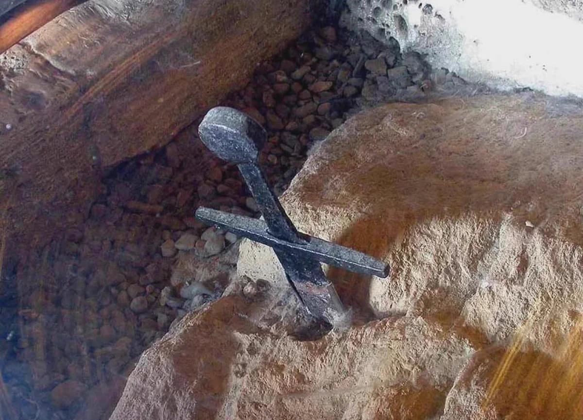 Scientific analysis confirms Tuscany’s medieval sword in the stone is real