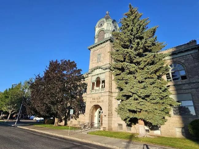 Baker City Council raises city manager pay to $140,000