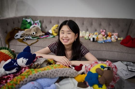 Canadian teen turns crocheting into support for cancer patients